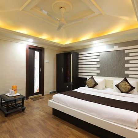 Hotel Loyal Residency Jāmnagar 외부 사진