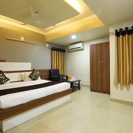 Hotel Loyal Residency Jāmnagar 외부 사진