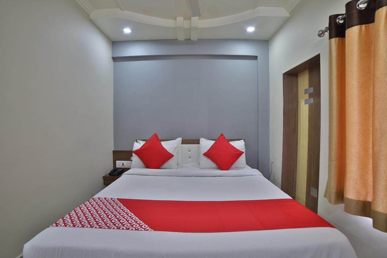 Hotel Loyal Residency Jāmnagar 외부 사진