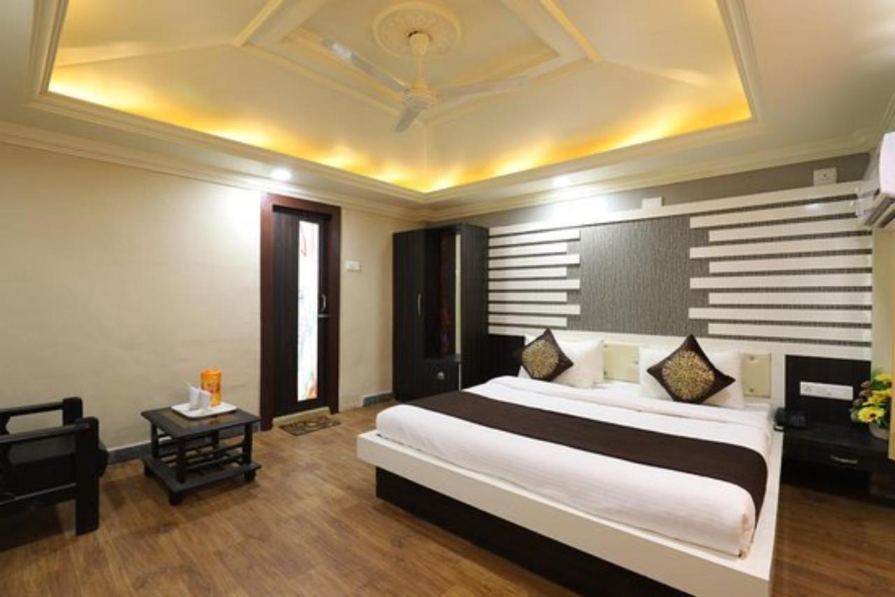 Hotel Loyal Residency Jāmnagar 외부 사진