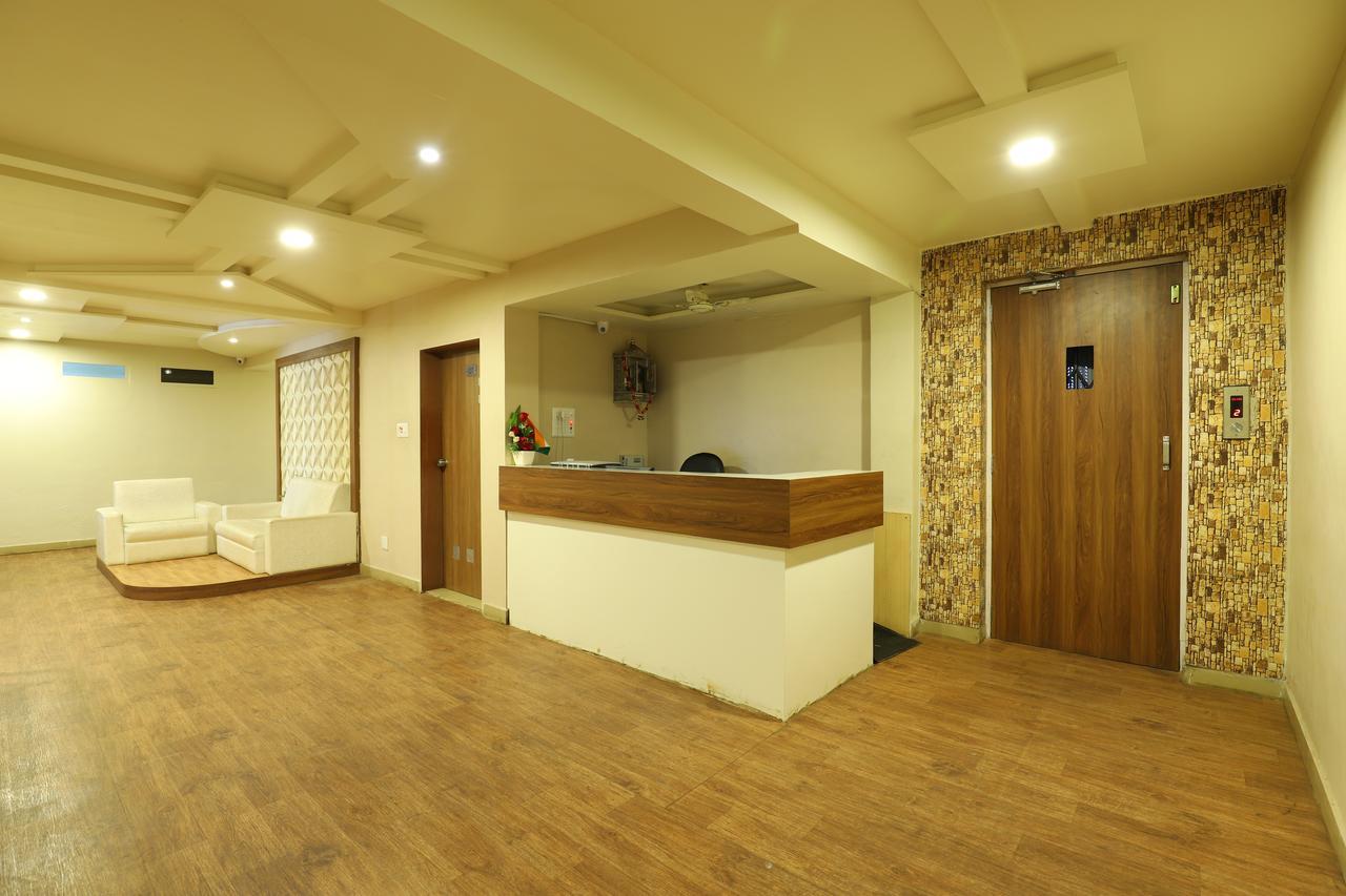 Hotel Loyal Residency Jāmnagar 외부 사진