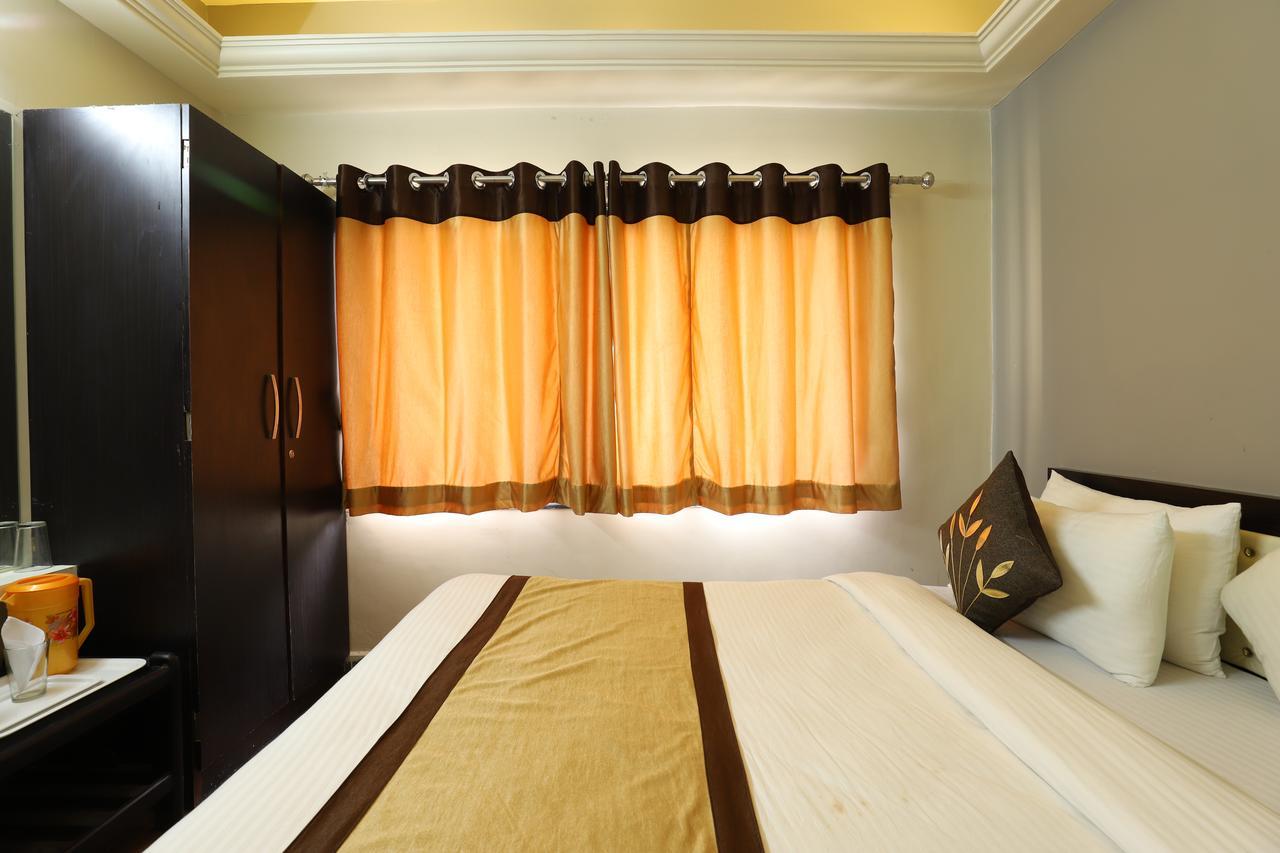 Hotel Loyal Residency Jāmnagar 외부 사진