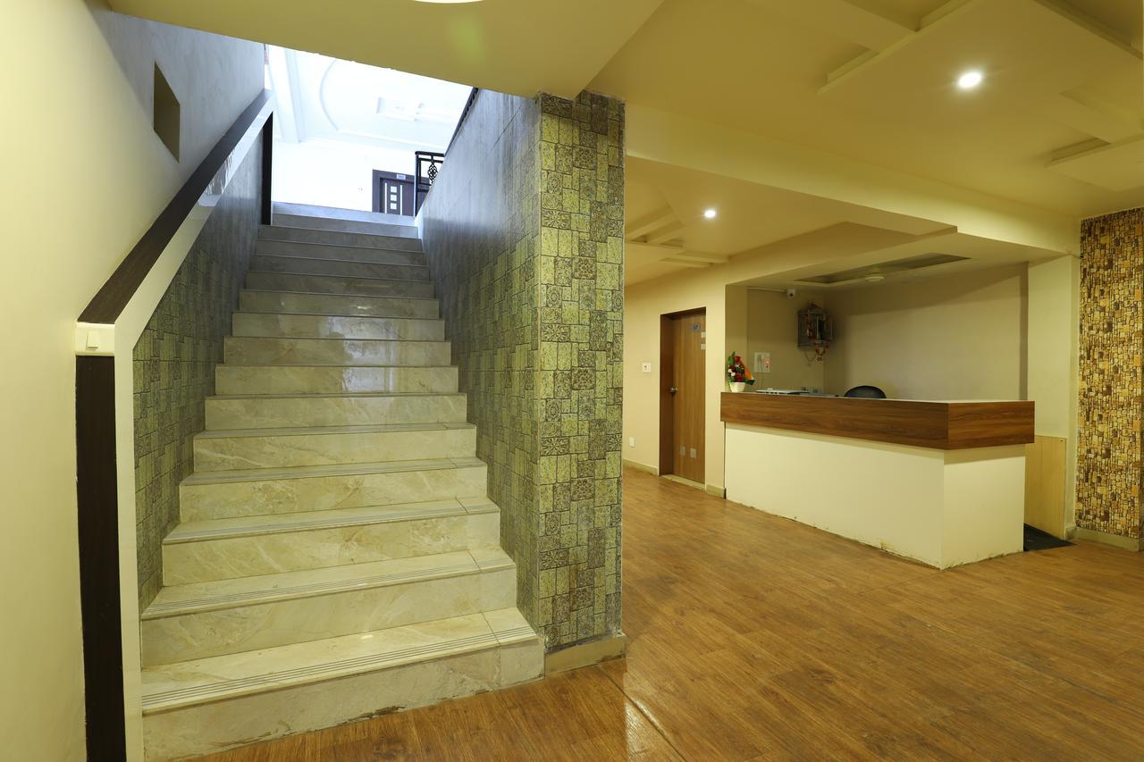 Hotel Loyal Residency Jāmnagar 외부 사진
