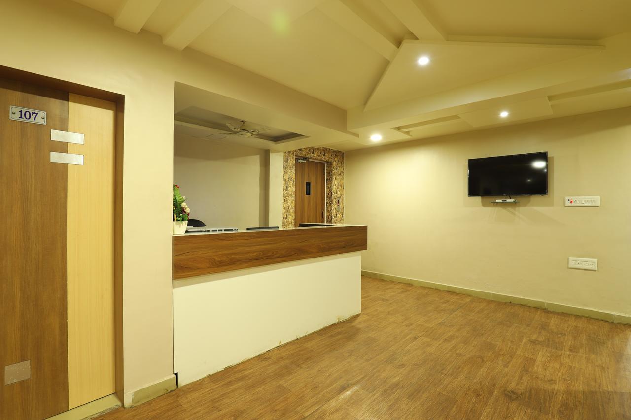 Hotel Loyal Residency Jāmnagar 외부 사진