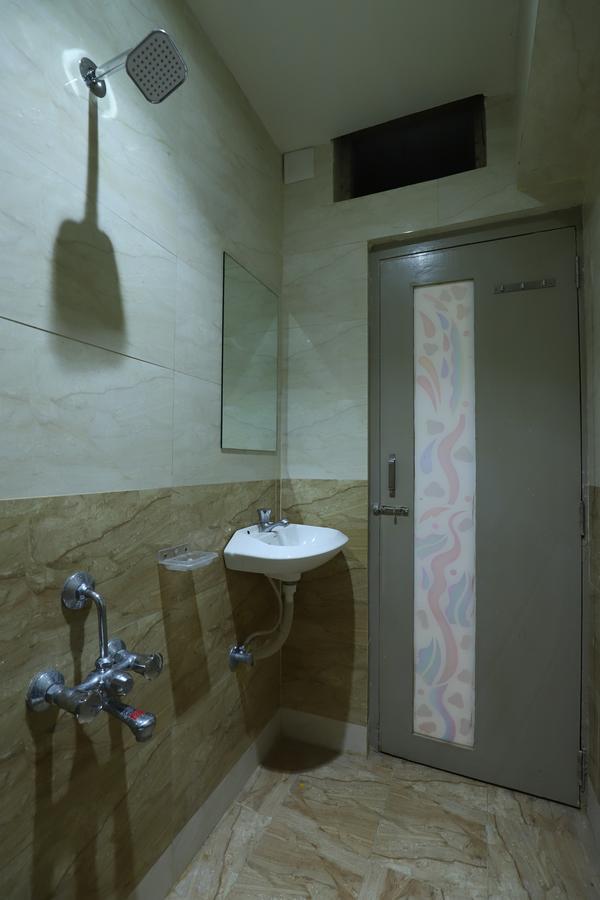 Hotel Loyal Residency Jāmnagar 외부 사진