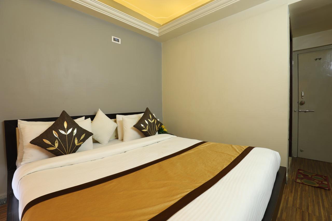 Hotel Loyal Residency Jāmnagar 외부 사진