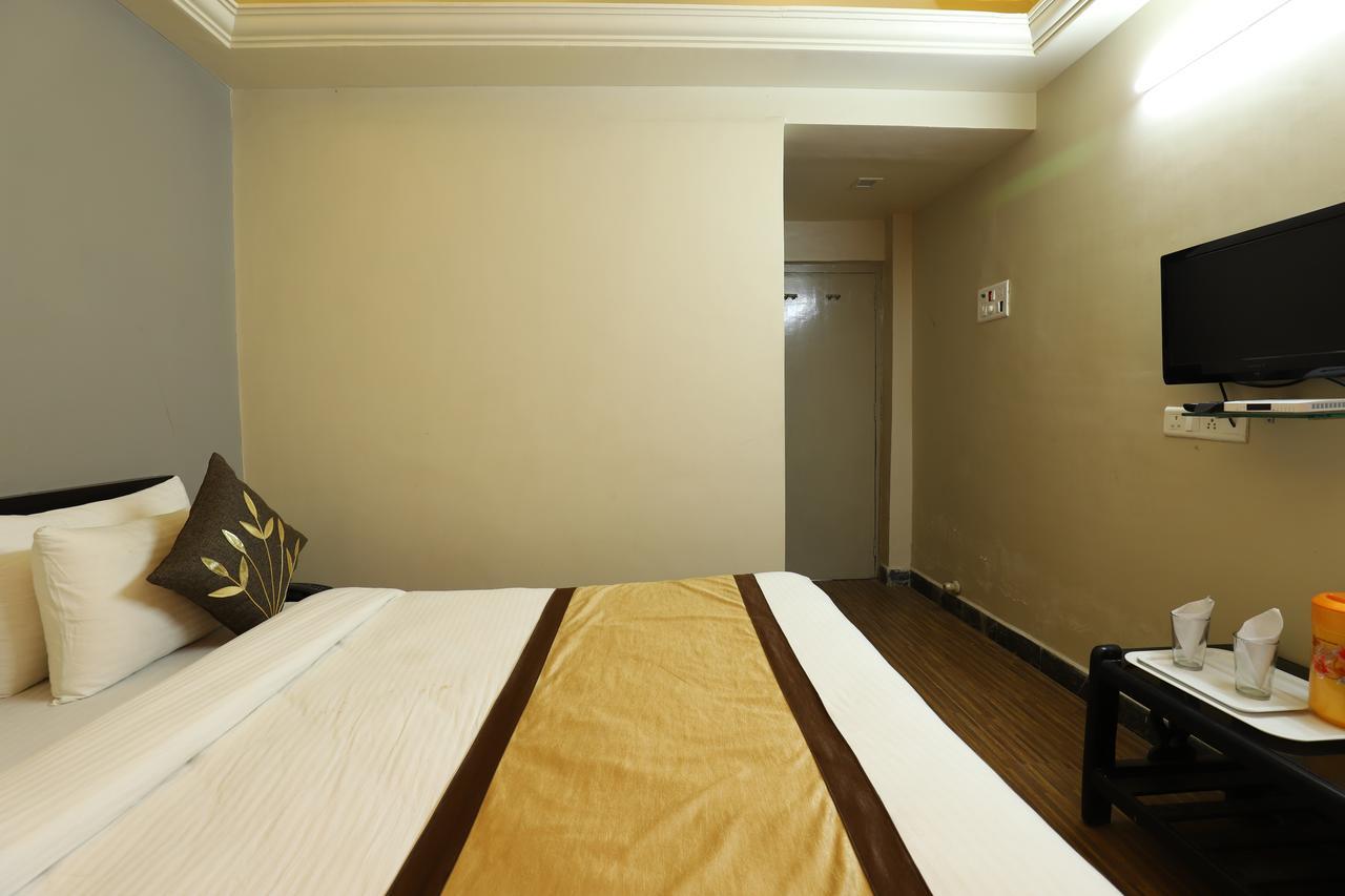 Hotel Loyal Residency Jāmnagar 외부 사진